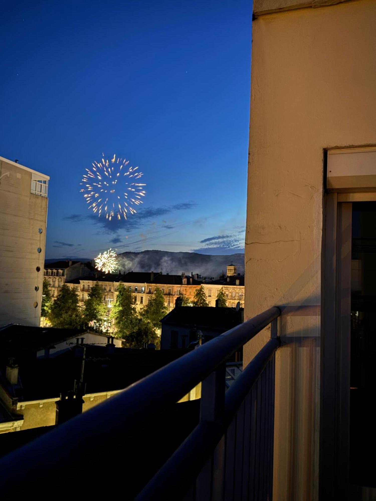 Appartement Terrasse Au Coeur De Valence 54 Екстериор снимка